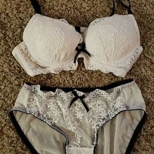 Adore Me bra and panty set 34B, XS